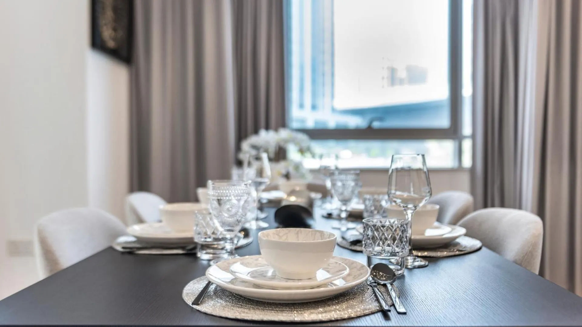 Elegant 1-Bedroom Apartment With Burj Khalifa View Dubai