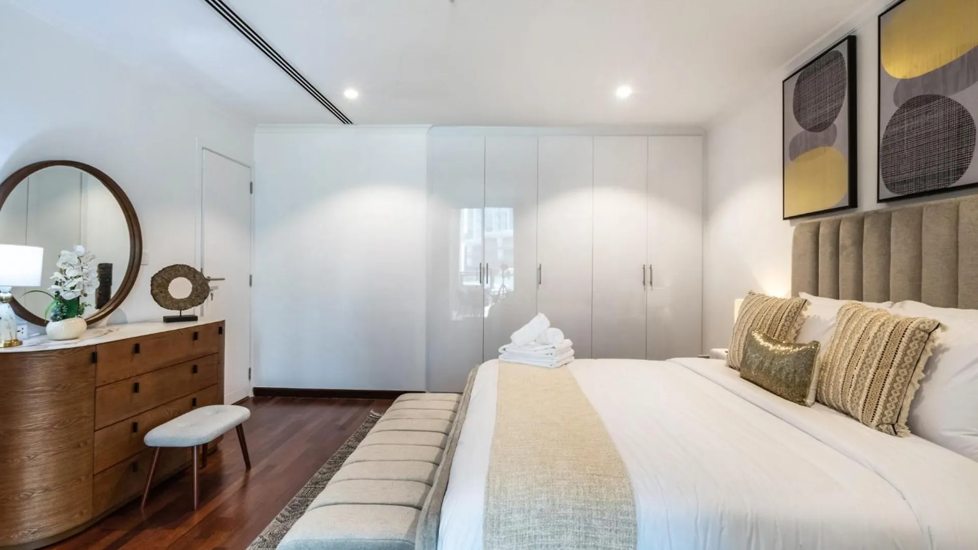 Elegant 1-Bedroom Apartment With Burj Khalifa View Dubai