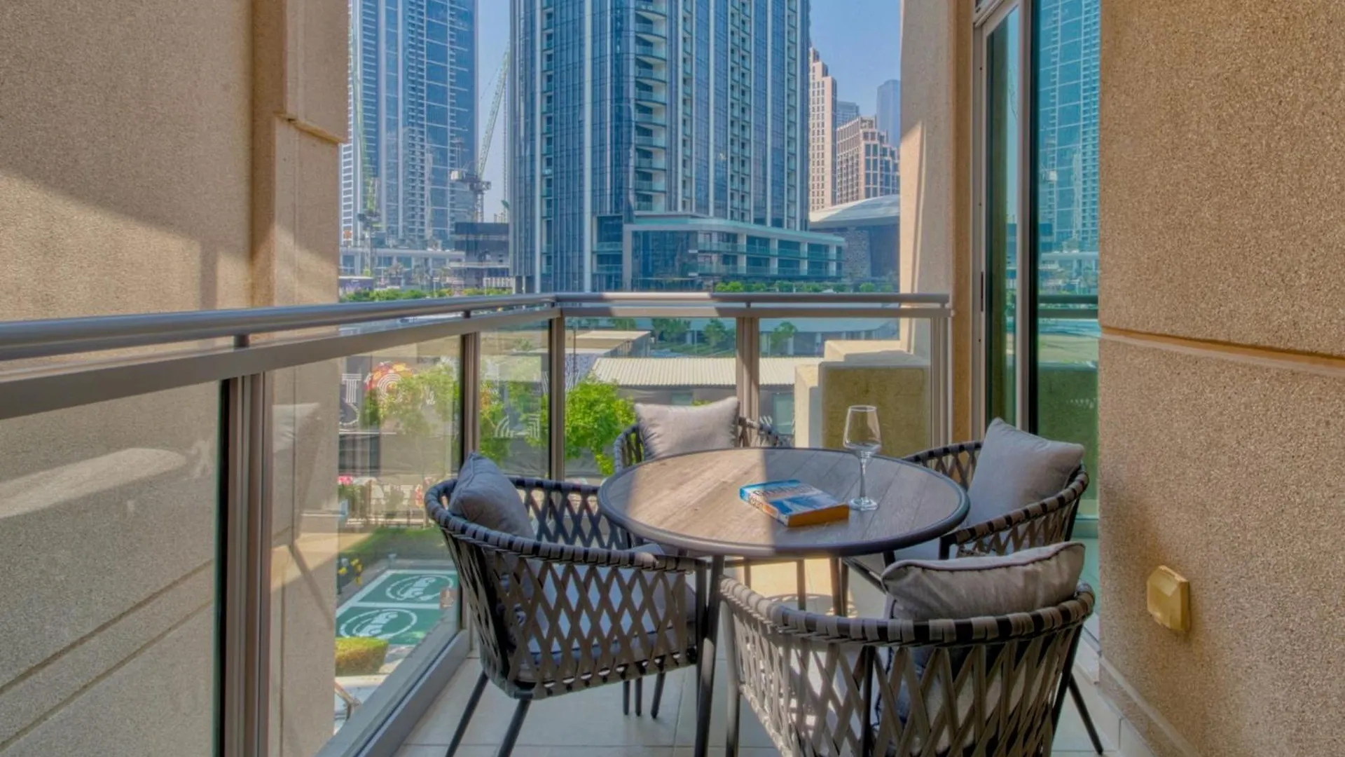 Elegant 1-Bedroom Apartment With Burj Khalifa View Dubai