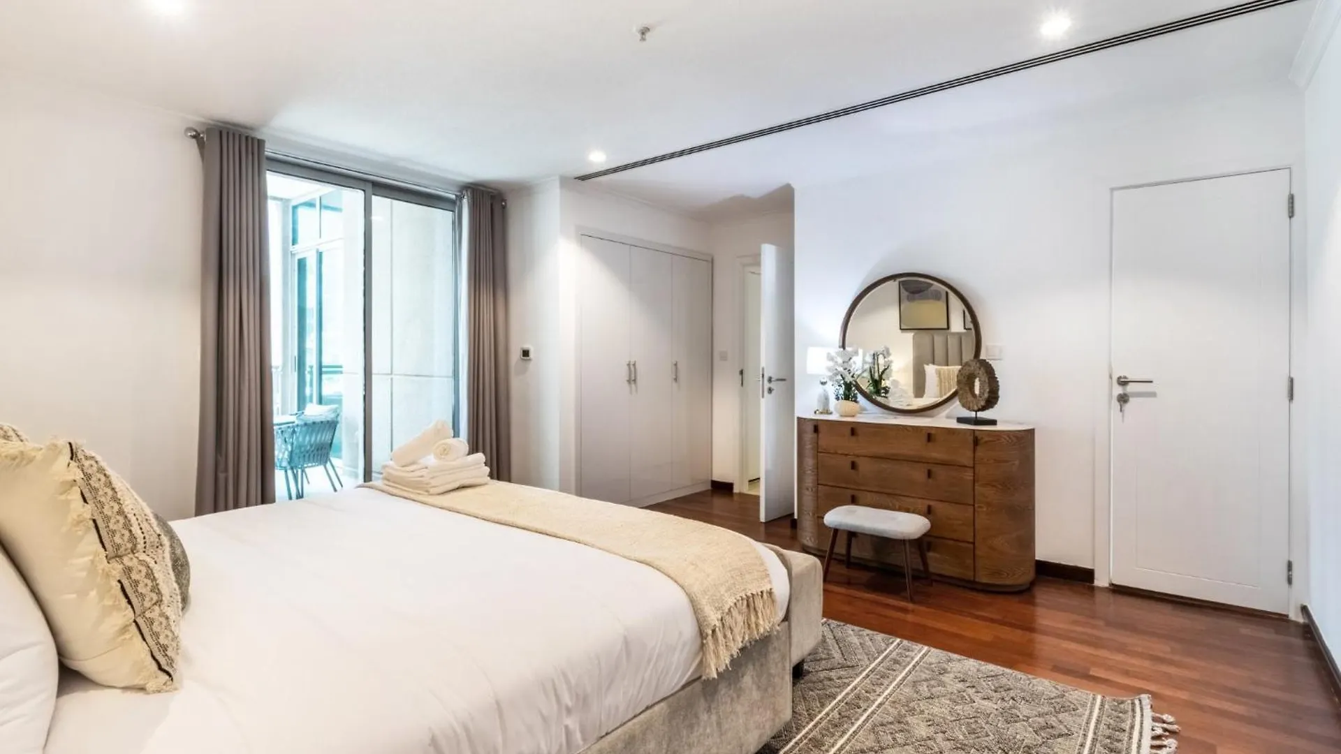 Elegant 1-Bedroom Apartment With Burj Khalifa View Dubai