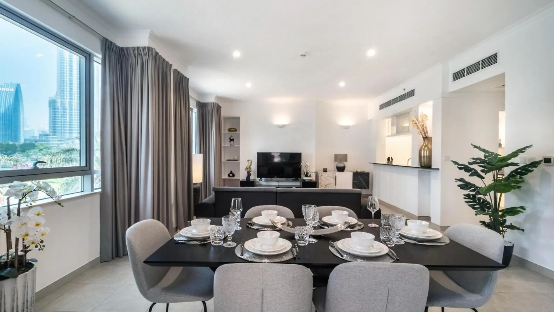 Elegant 1-Bedroom Apartment With Burj Khalifa View Dubai